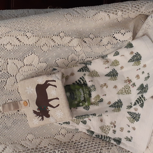 nwt St Nicholas Kitchen Towels THROUGH THE WOODS Theme 2 sets of 2 - Picture 3 of 3